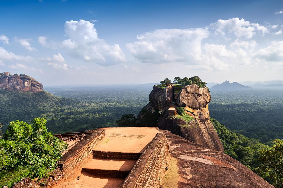 Sigiriya Rock Fortress & Museum Day Tour
